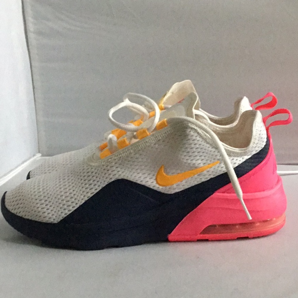 NIKE SHOES LADIES.